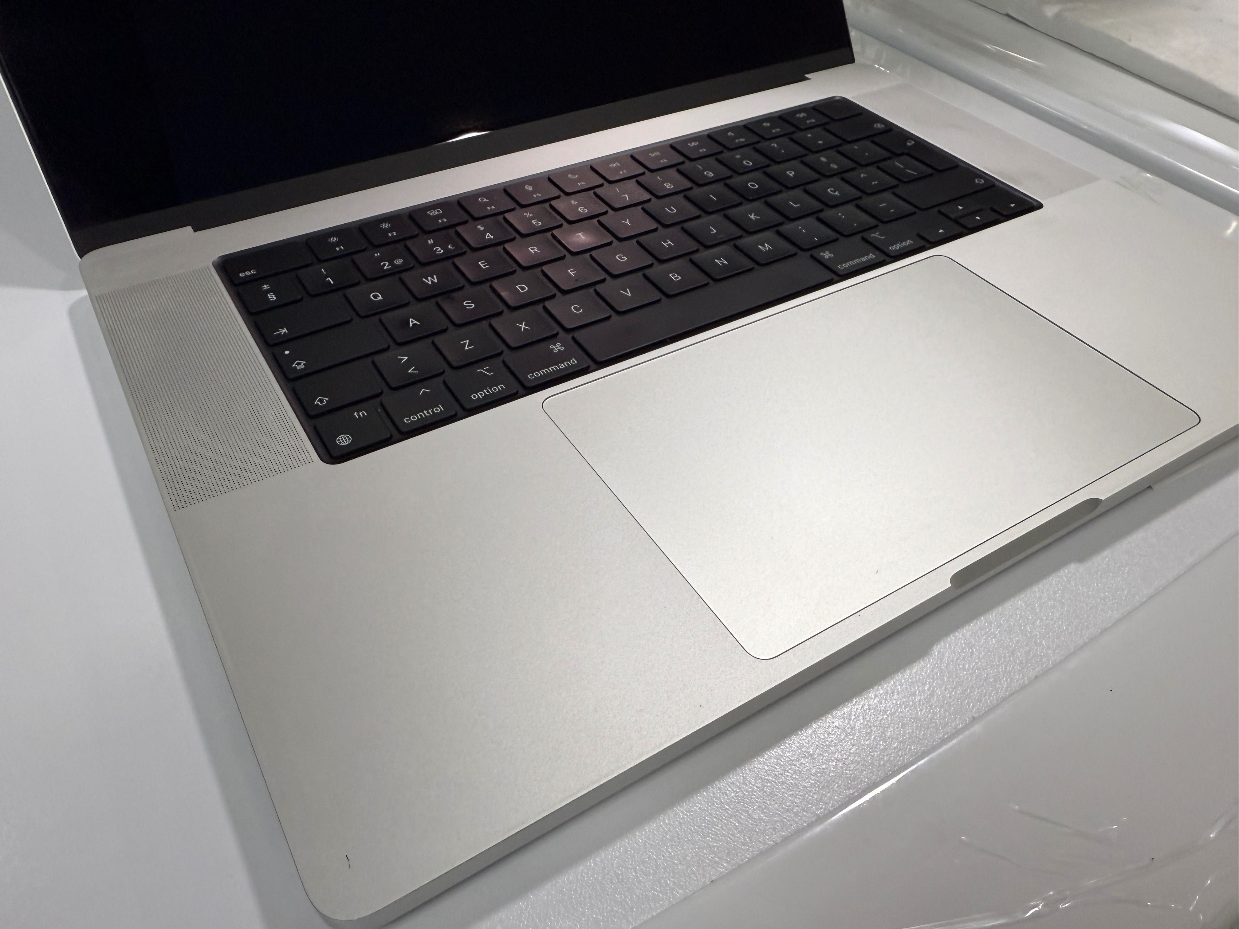 MacBook Pro 16" M2 Pro - 16GB RAM / 1TB SSD - Excelente estado