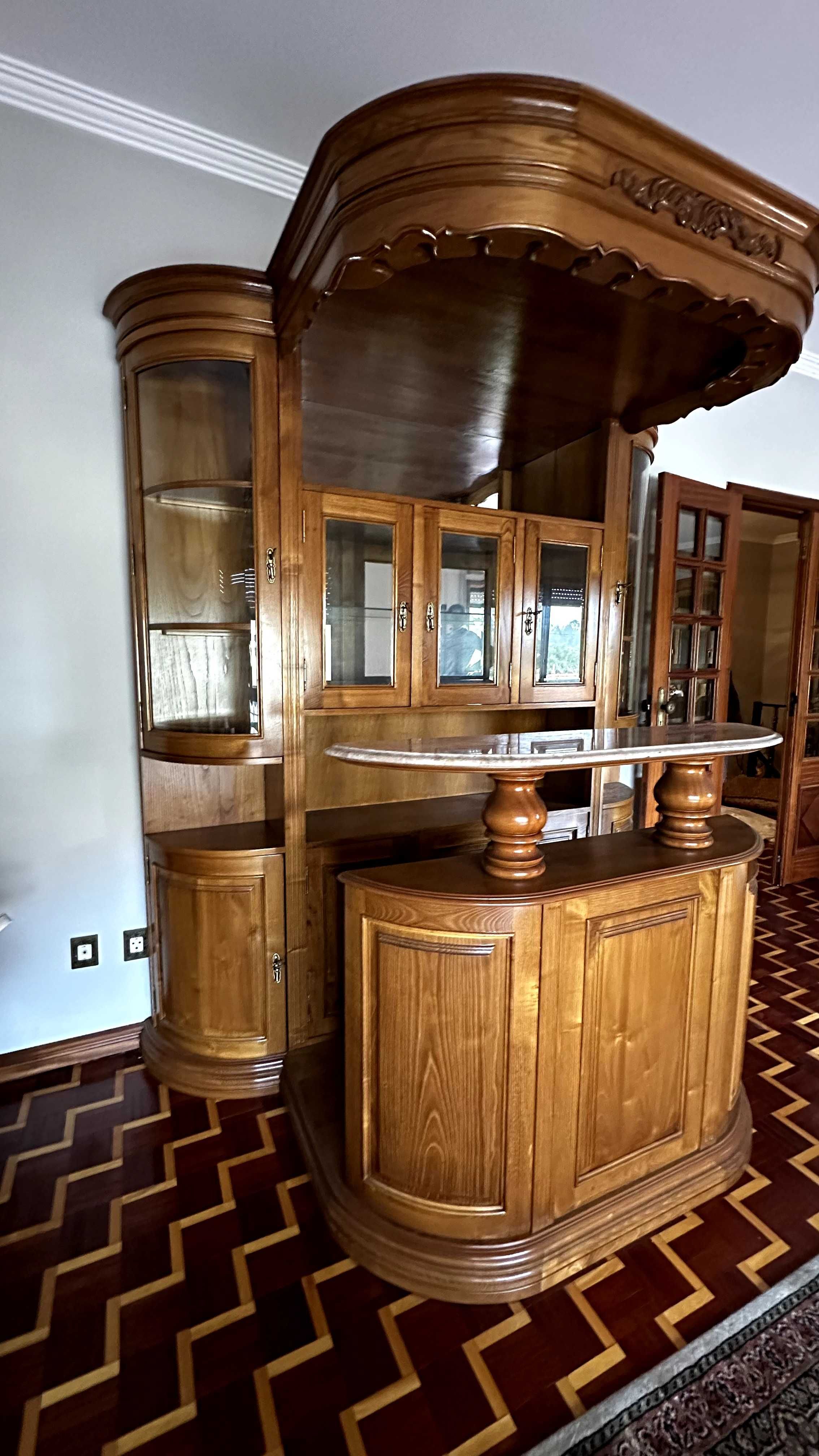 Bar madeira maciça