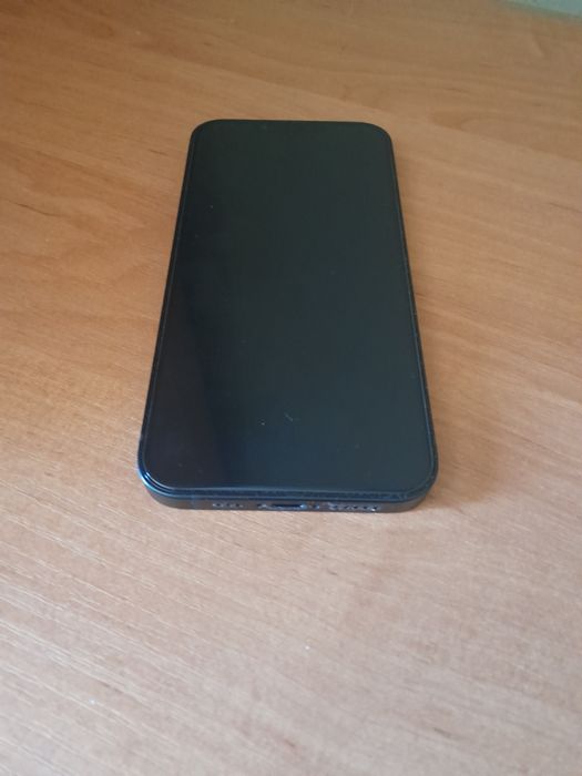 Продам айфон 13, 4/128