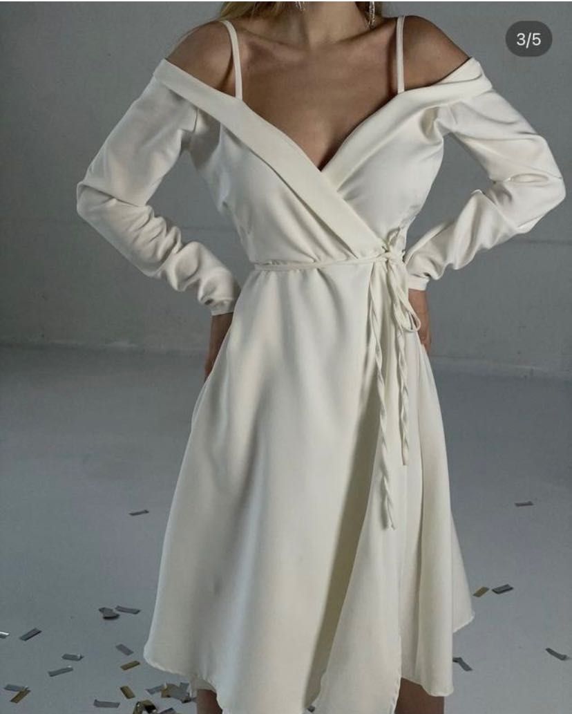 Сукня святкова білого кольору розмір S з біркою