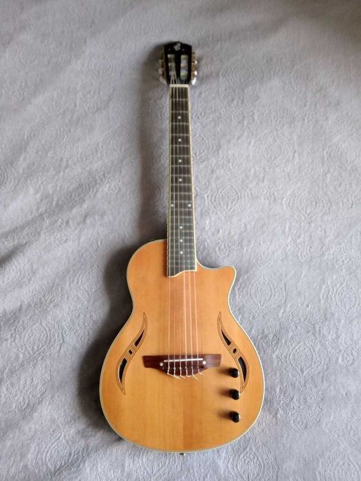 Harley Benton Nashville Nylon - электроакустическая гитара