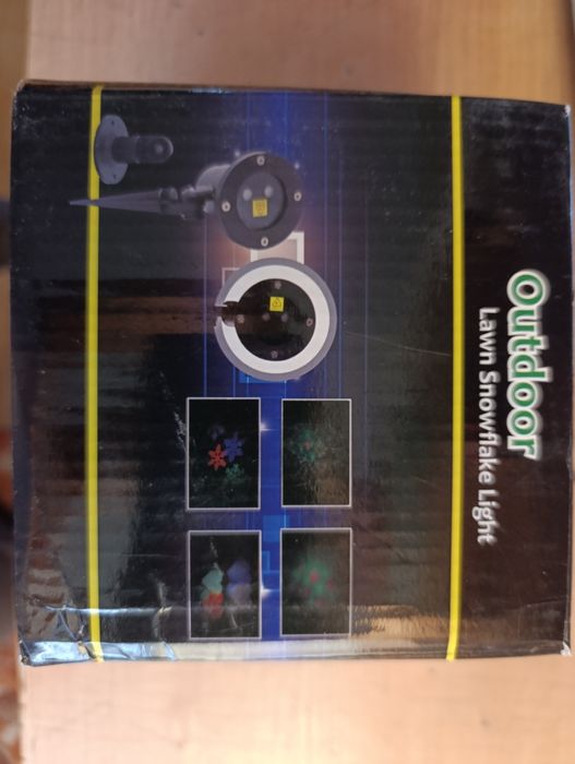 Лазерний проектор з різнокольоровими сніжинками для святкового настрою