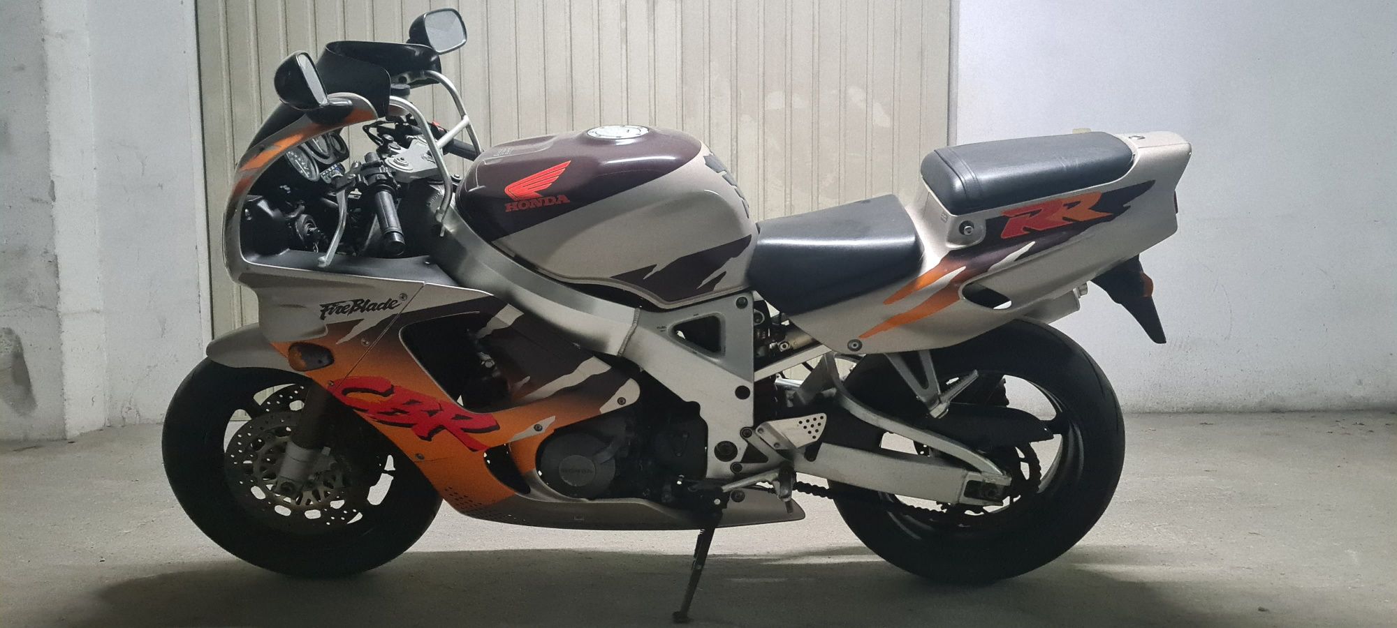 Honda CBR 900RR Urban Tiger