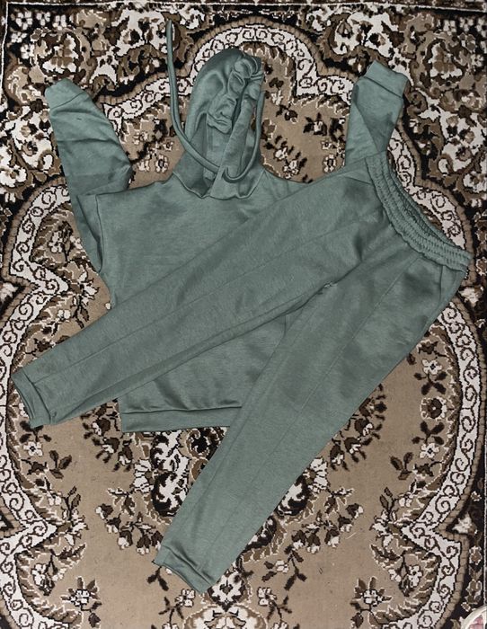 Женский спортивный костюм