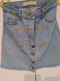Продам джинсову юбку розмір 36 майже нова зпереду та заду є кармани...