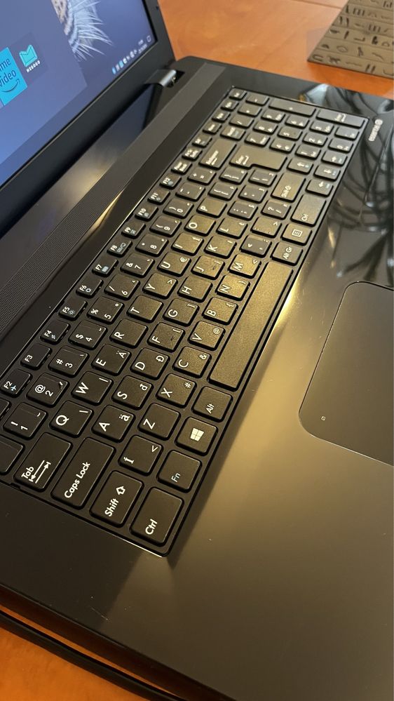 Notebook Medion Essentiel B 17 cali 4x2.16GHz 8GB 512GB Windows 10