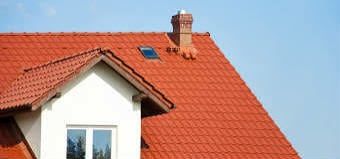 Naprawa dachu kominy uszczelnienie papa gont przecieki kominy Dekarz