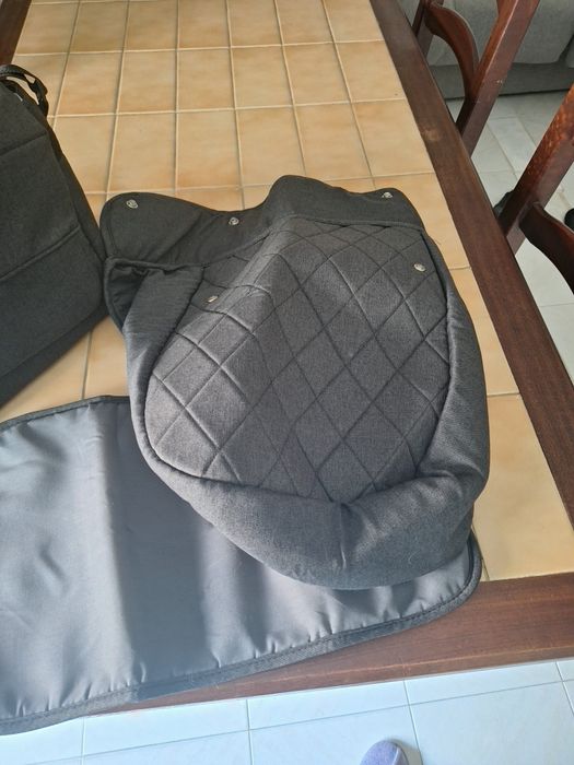 Carrinho, ovo e mala