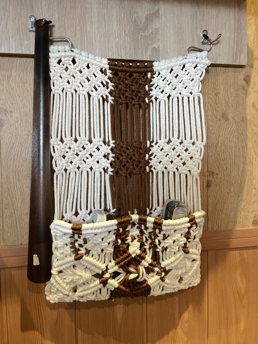 Макраме органайзер для пультів, гаджетів, книг тощо.