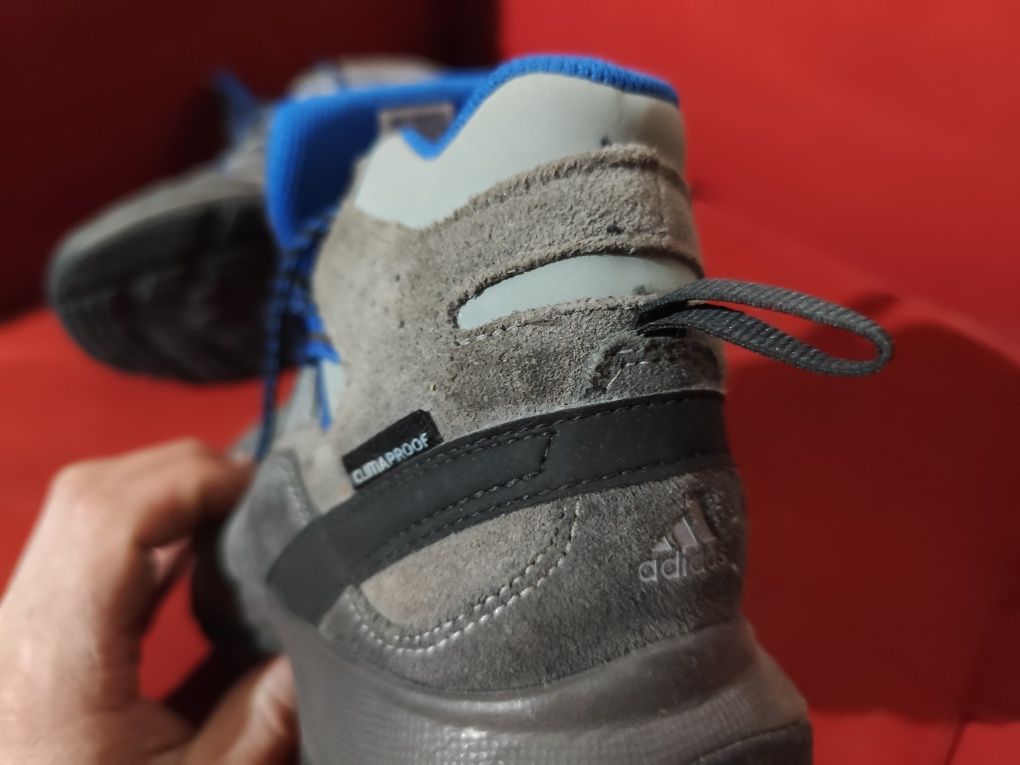 Sapatos e Botas Como Novos