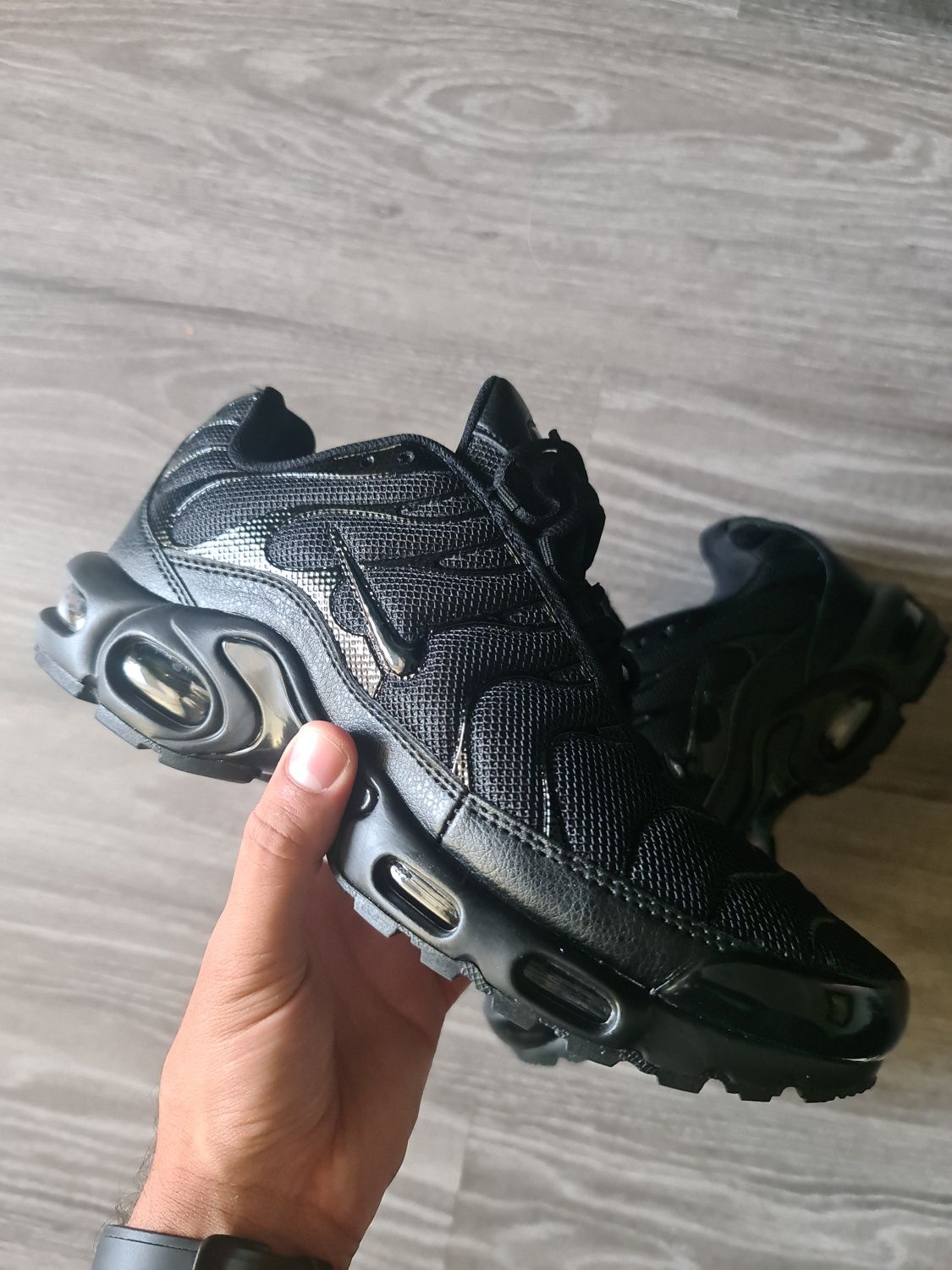 Nike tn air max plus branca e preta
disponível para entrega imediata