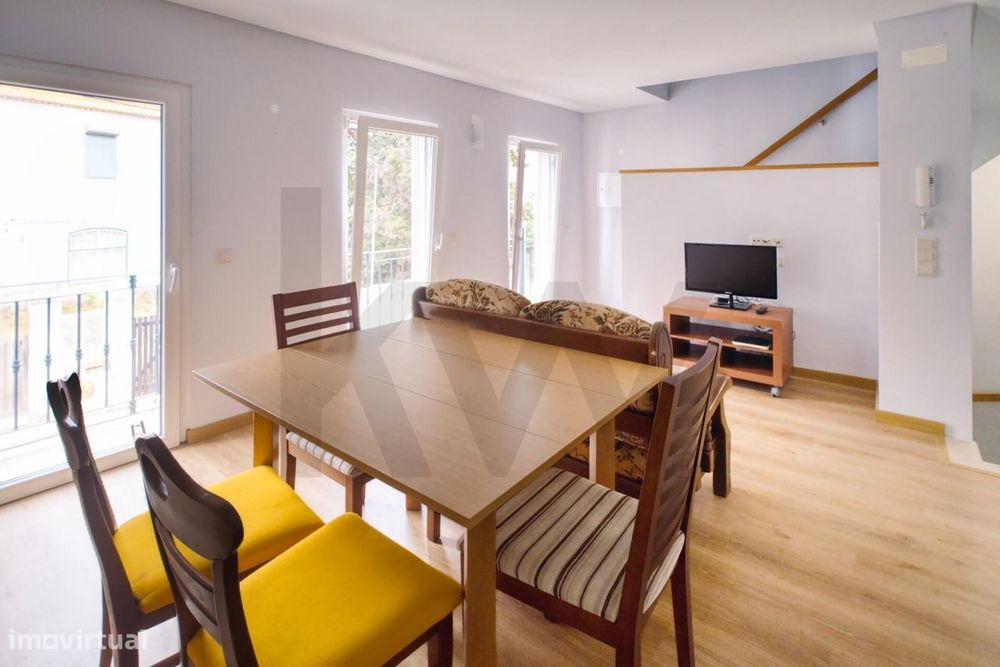 Arrendamento de Apartamento T3 Duplex – Sesimbra (a 200m da Praia)