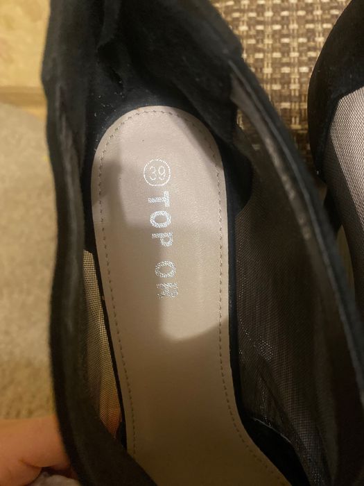 Нові замшеві туфлі