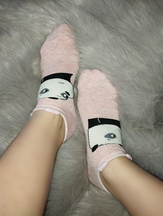 Słodkie skarpetki i koronkowe majtki używane pandy