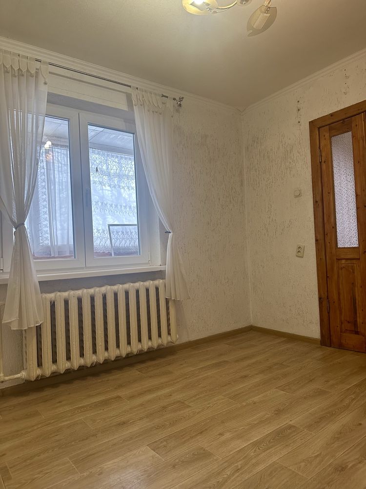 3-х вул Чарівна 1/9 , тепла, гарний стан, меблі