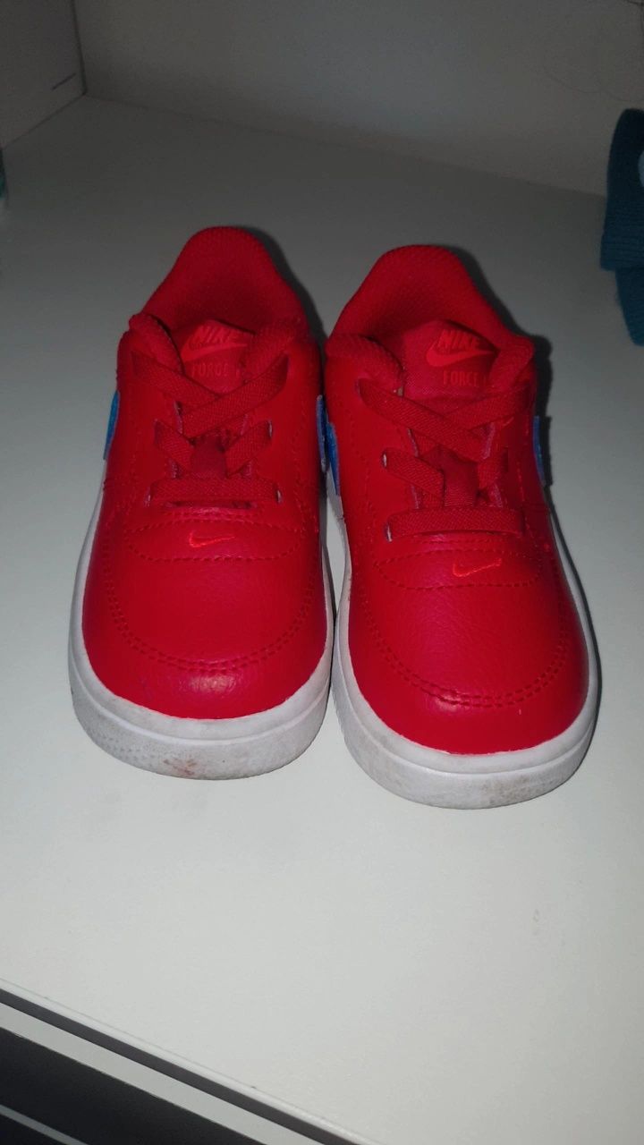 Tenis de bebe novos