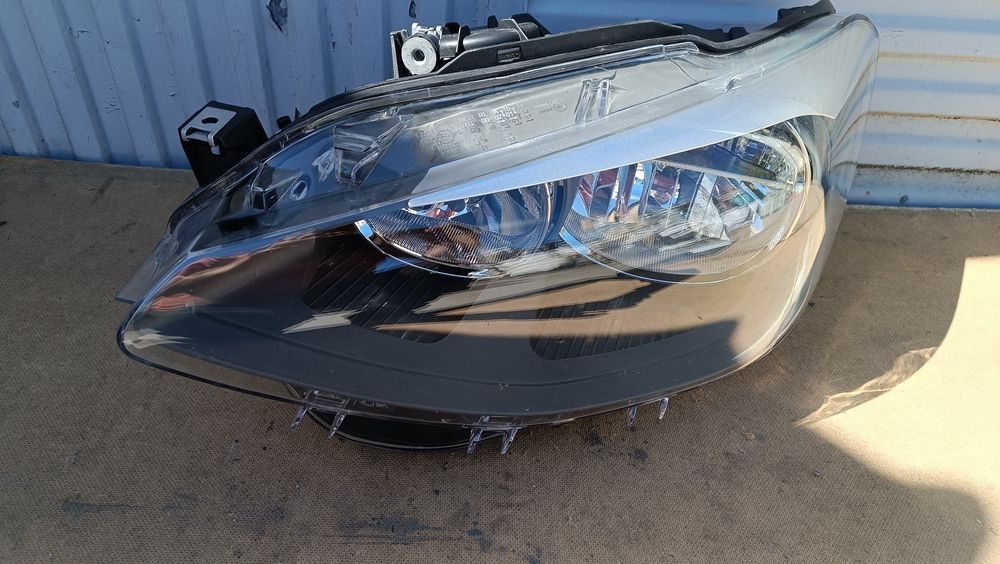 Vendo farol esquerdo de BMW 1 séries F20