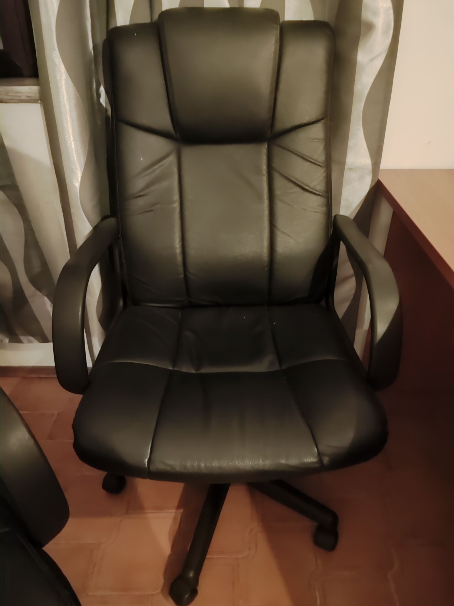 Mesa de escritório e 2 cadeiras