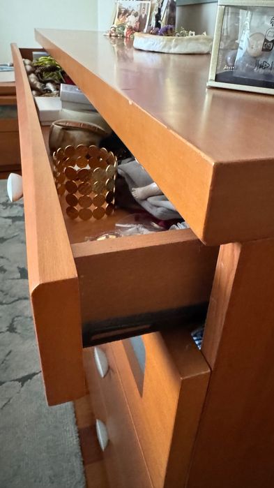 Vendo cómoda + 2 mesinhas cabeceira + camiseiro + espelho