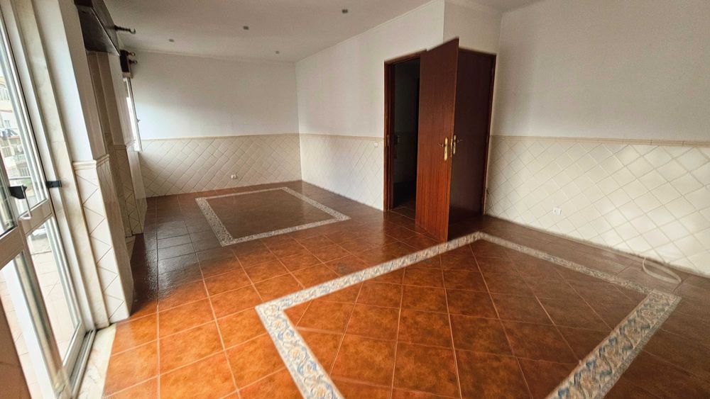 T2 em PAIVAS - LER ATENTAMENTE TODO O ANUNCIO