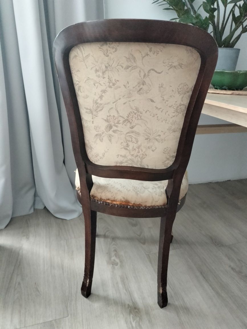 Krzesła stylizowane