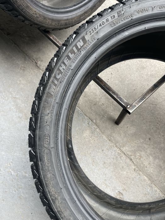 Шини зимові R19 235 40 Michelin X Ice Склад Осокорки RLX