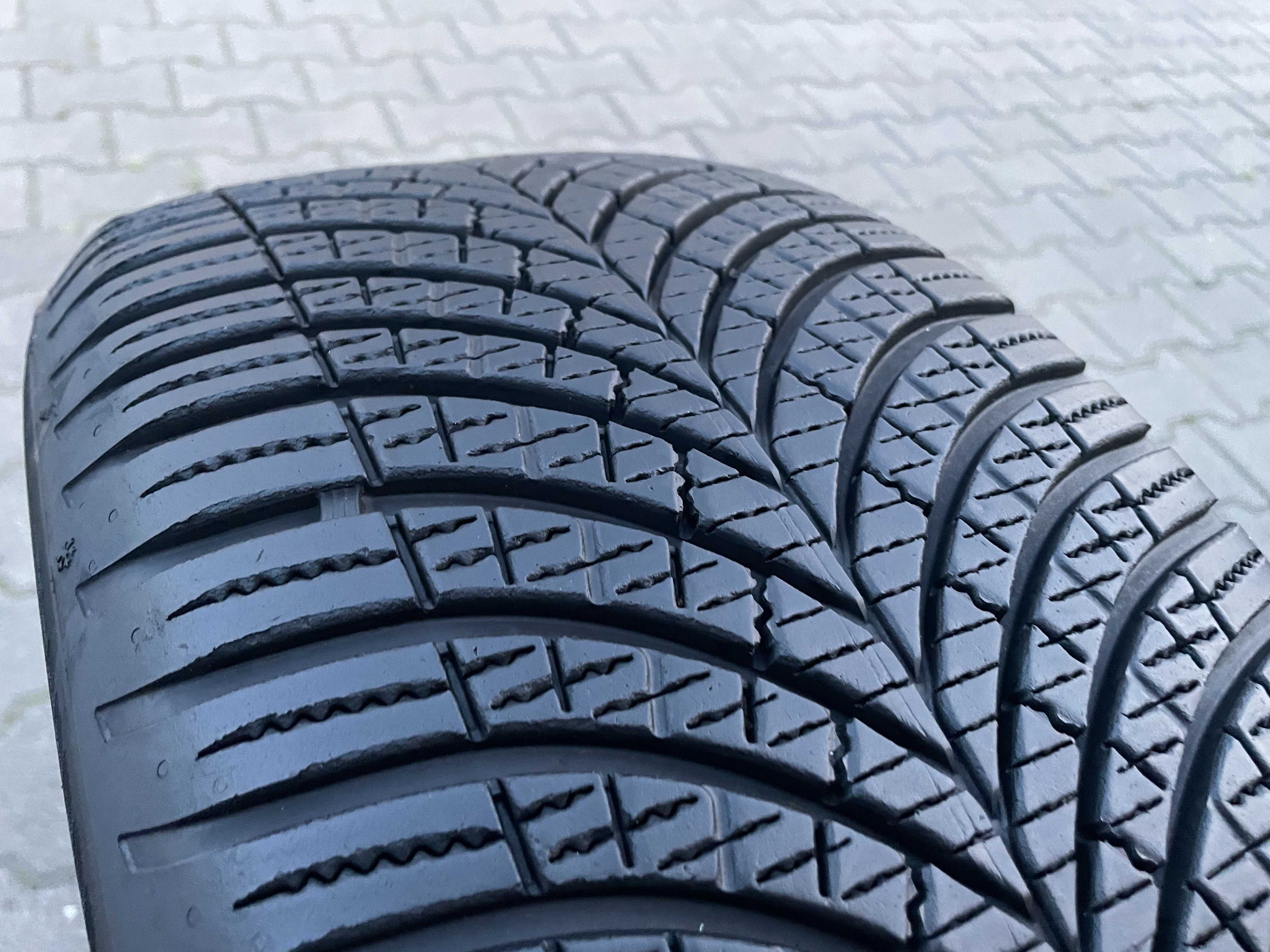 255/45/19 Opona Zimowa Goodyear Vector 4 Seasons Gen-3 100W