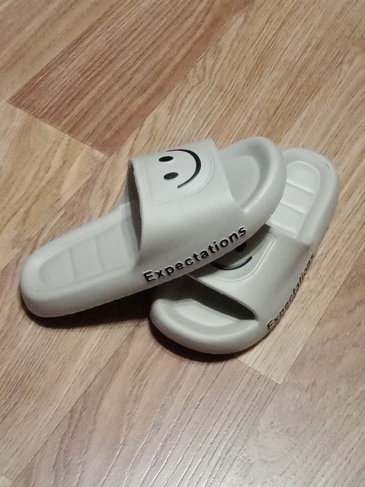 Шлёпанцы.  Шлёпки. Тапочки.