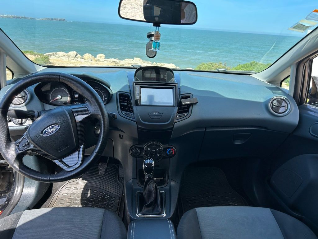 Vendo Ford fiesta 1.4 tdci pintura nova, revisão em dias extras.