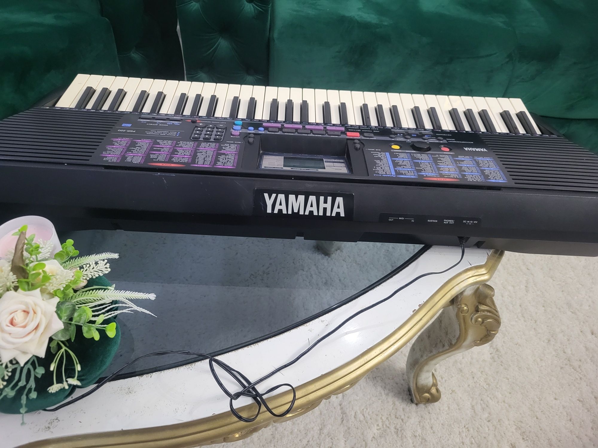 синтезатор Yamana PSR-220