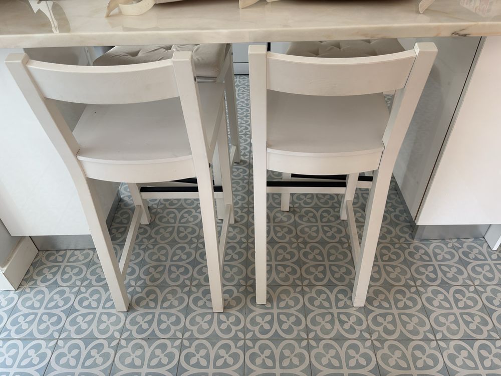 Cadeiras altas brancas IKEA