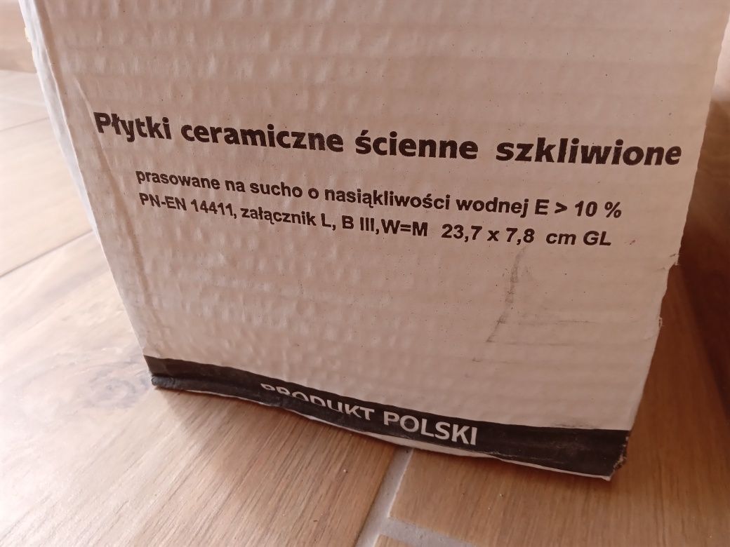 Płytki białe Tubądzin cegiełki