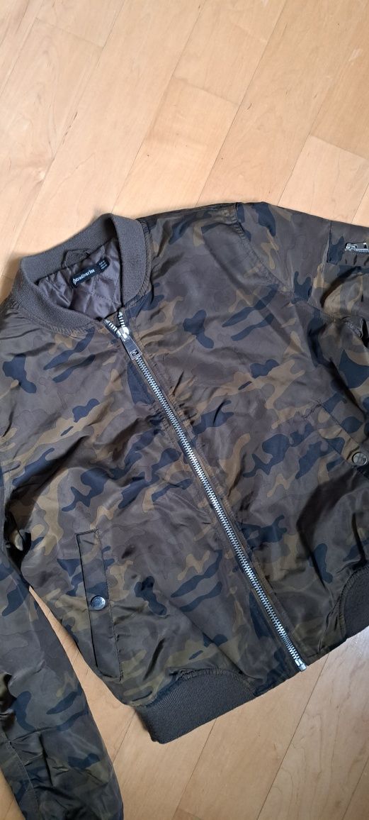 Kurtka bomberka s m stradivarius zamek kolory
