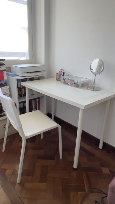 Secretaria + cadeira + estante de livros IKEA