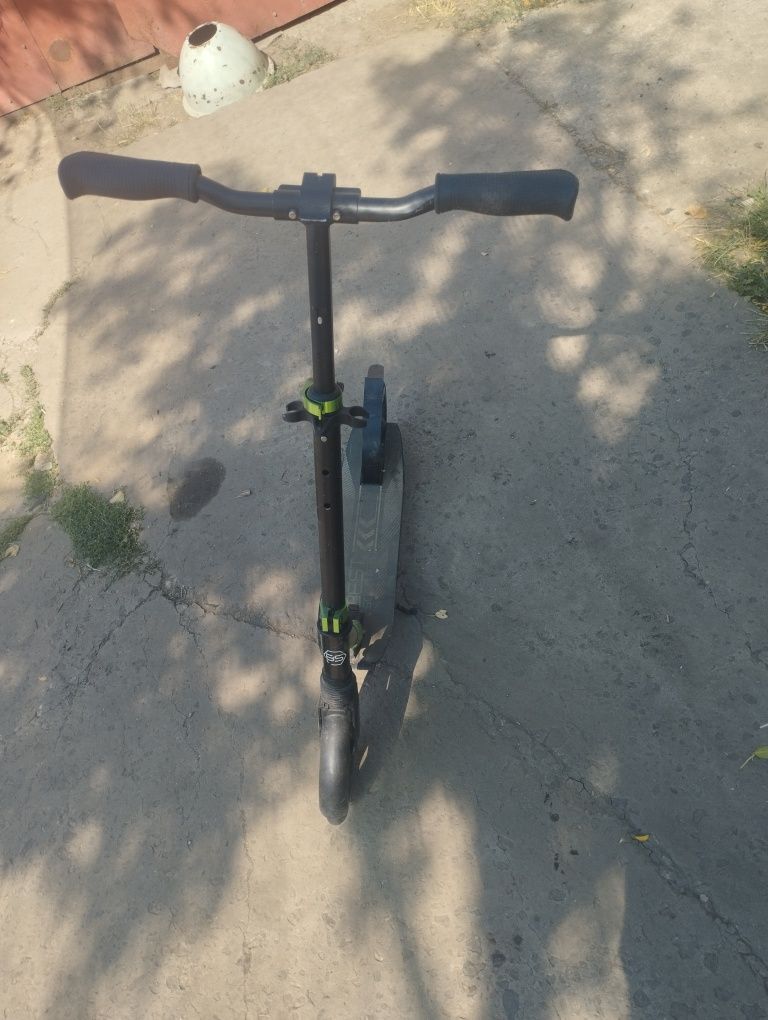 Самокат 800 грн продам