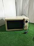 Fine Dinesty Kuchenka mikrofalowa 2 w 1 Retro 23L 1000W 12 programów k