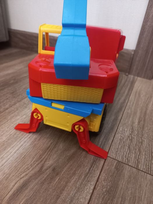 Кран. Дитяча іграшка.