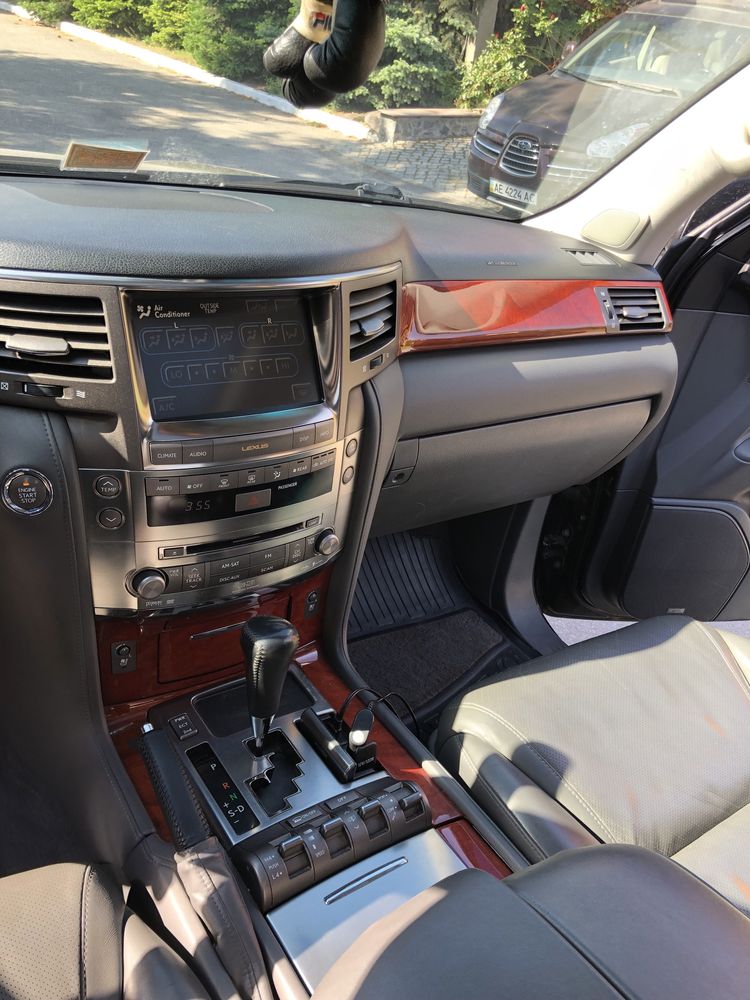 Lexus LX570 2008  идиальное состояние