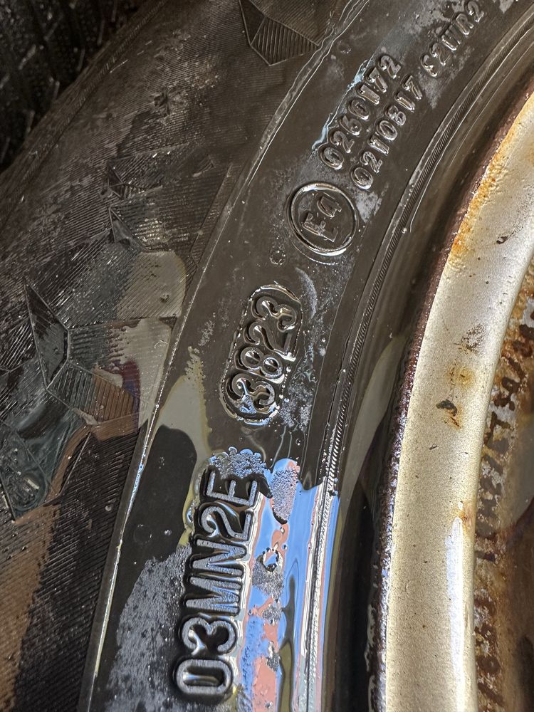 Opony Zimowe 215/65 R16 na felgach 5x114.3