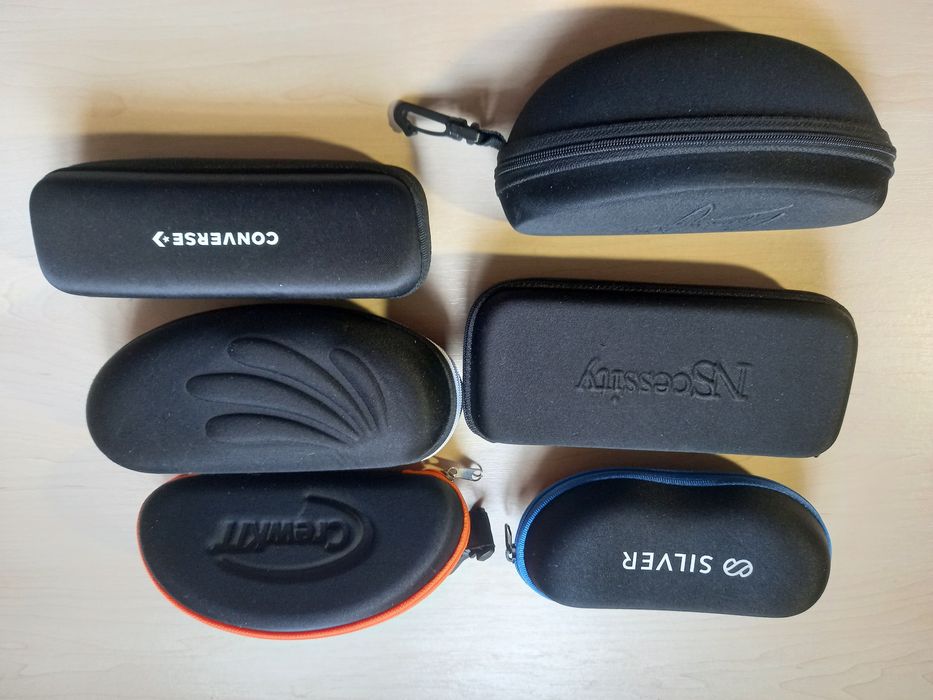 Футляри чихли фірмені