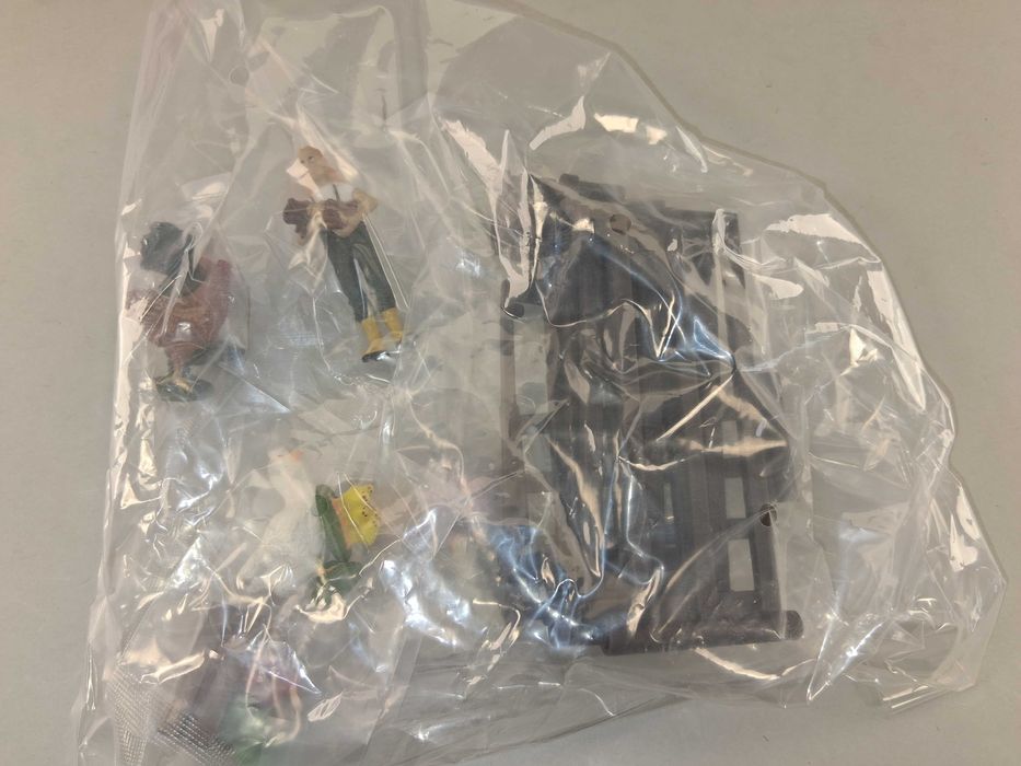 N111 Playtive Junior Zestaw Figurki Farma Zwierzęta Płot 16 Elementów