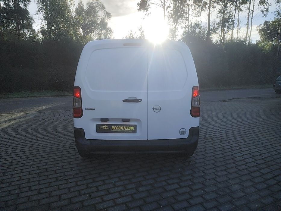Opel combo 1.6 salvado