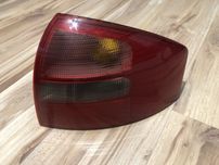 Lampa audi a6 c5 tył tylna prawa sedan przedlift.