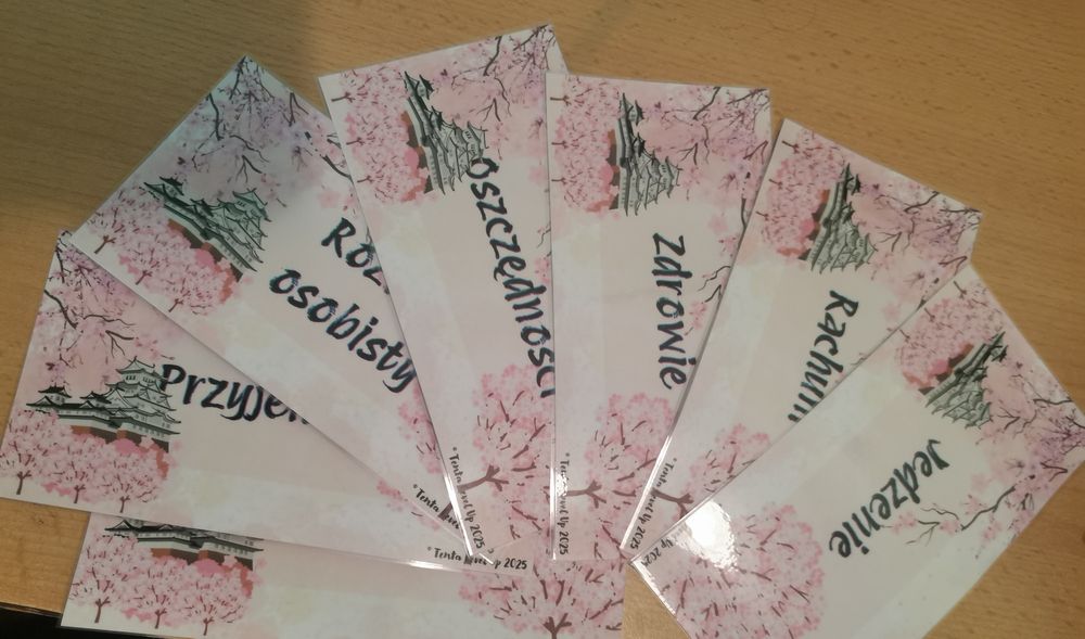 Zestaw kart kategorii w stylu japońskim (sakura).
