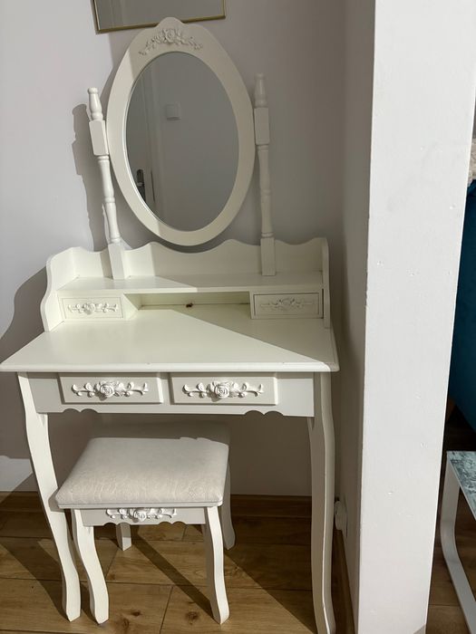 Piękna toaletka stan idealny