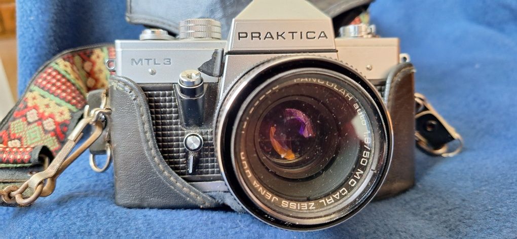 Máquina fotográfica analógica Praktica MTL 3 adquirida na RDA em 1982