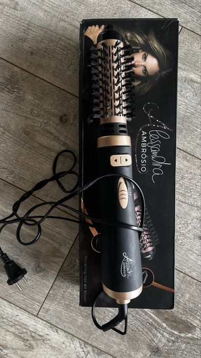 Фен-щітка Beurer HT50