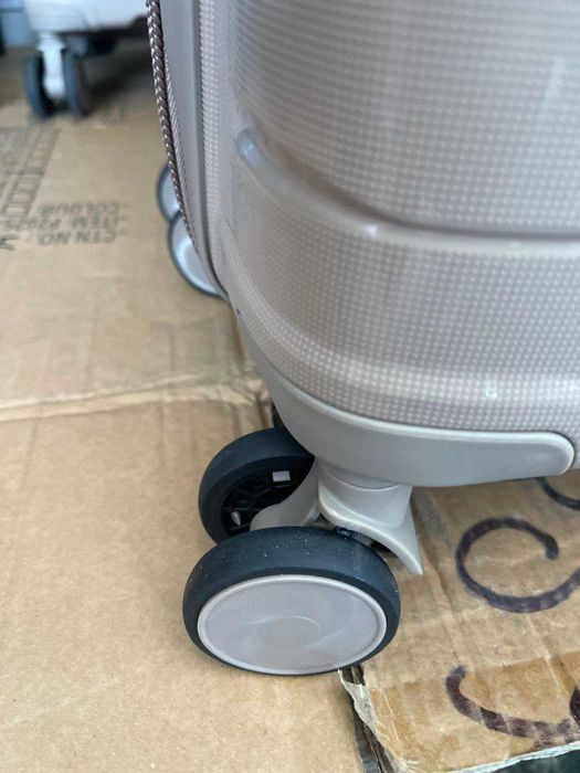 Валіза, чемодан на колесах «Three Birds»