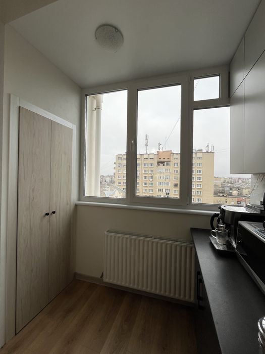 Продається простора 3 кім. пл.105 м2. Постанови.