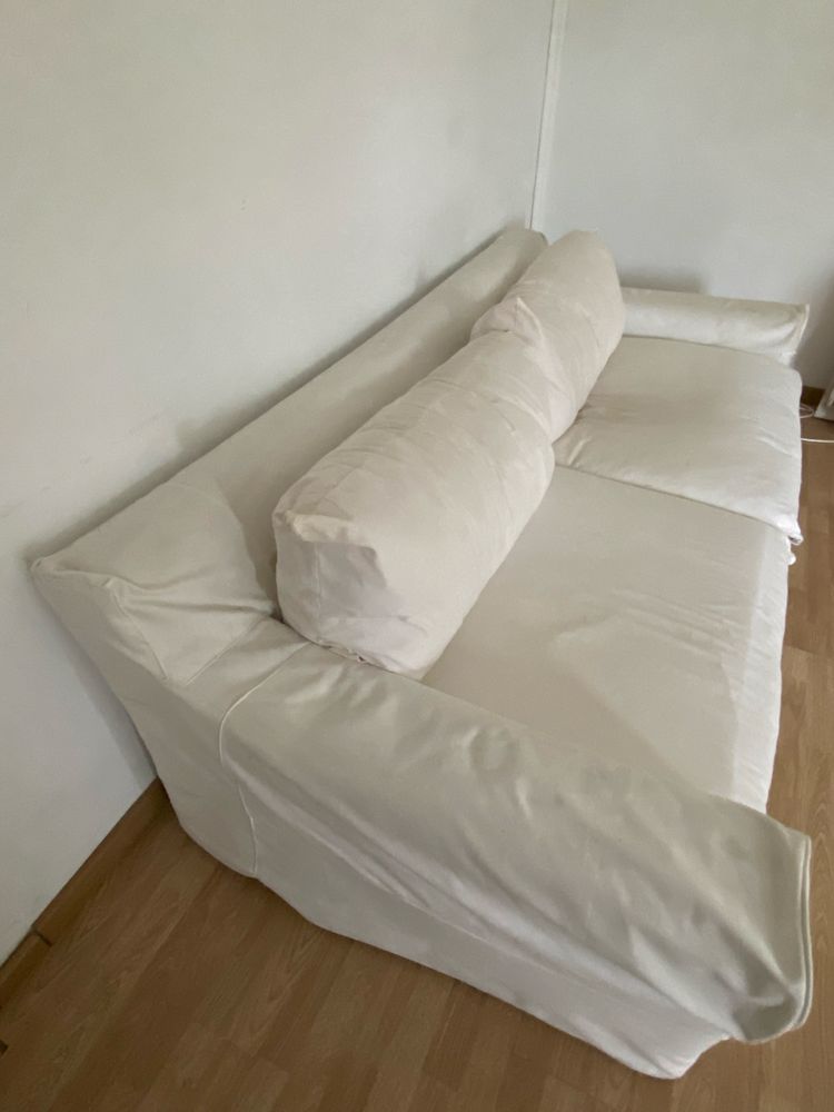 Sofá branco de 3 lugares